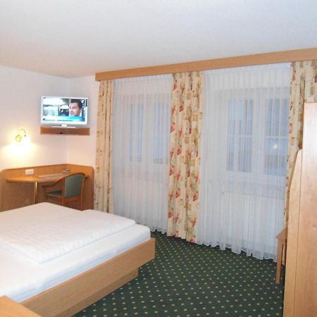 Hotel Hutzenthaler Bruckberg الغرفة الصورة
