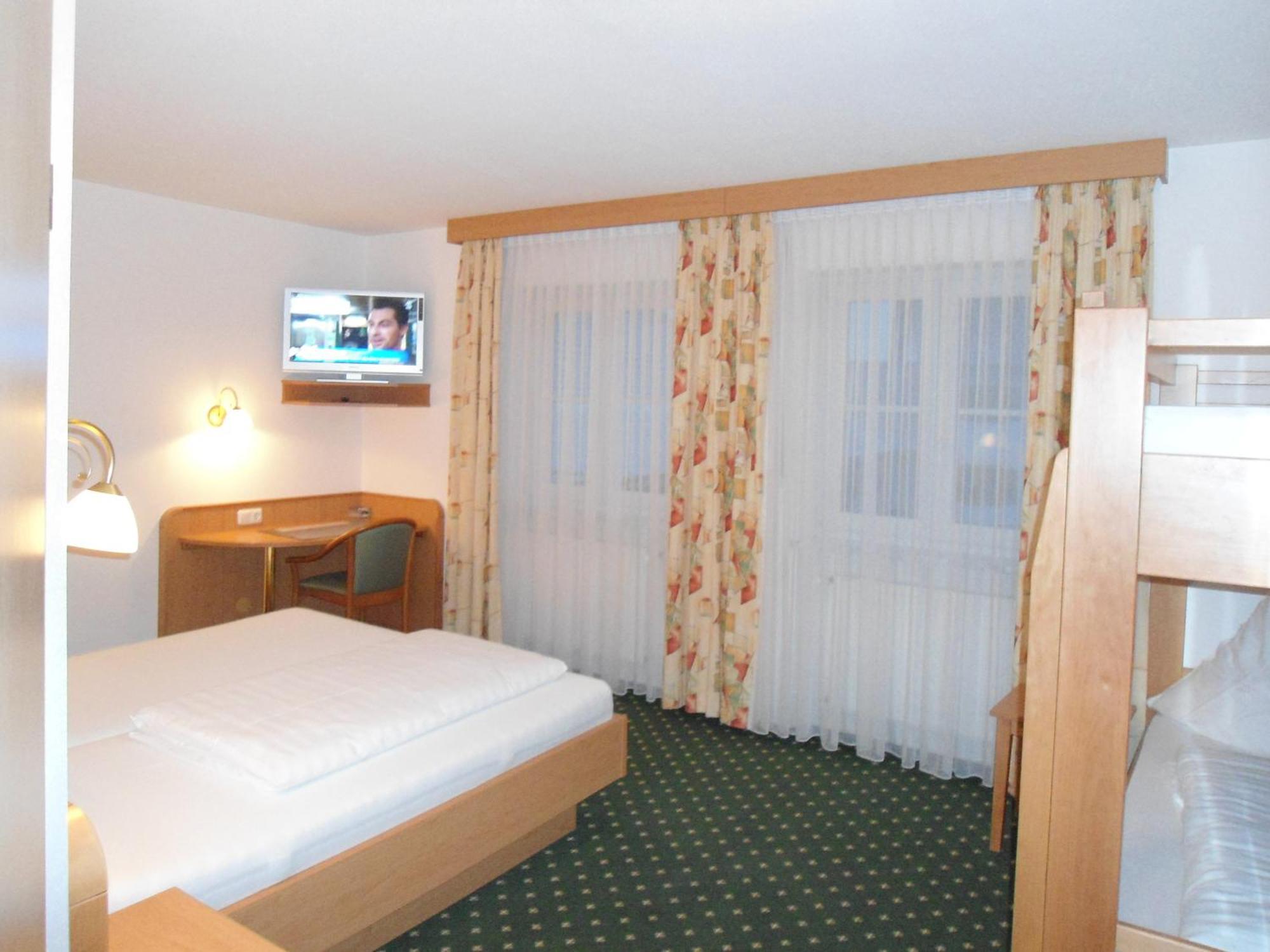 Hotel Hutzenthaler Bruckberg الغرفة الصورة