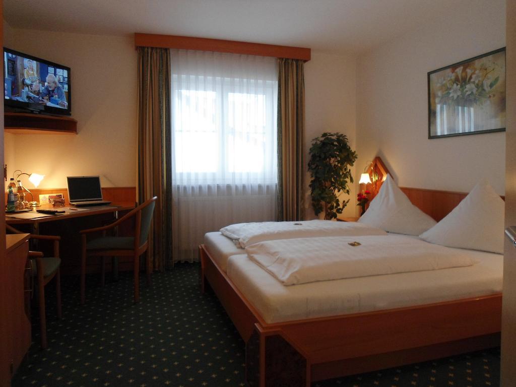 Hotel Hutzenthaler Bruckberg الغرفة الصورة