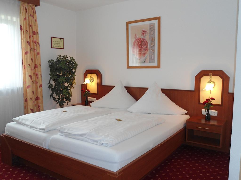 Hotel Hutzenthaler Bruckberg الغرفة الصورة