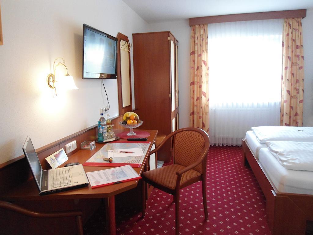 Hotel Hutzenthaler Bruckberg الغرفة الصورة